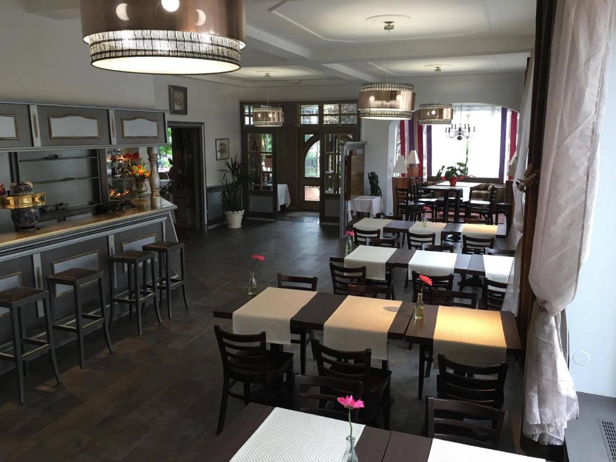 נידרברון-לה-בה Hotel Restaurant Le Bristol מראה חיצוני תמונה
